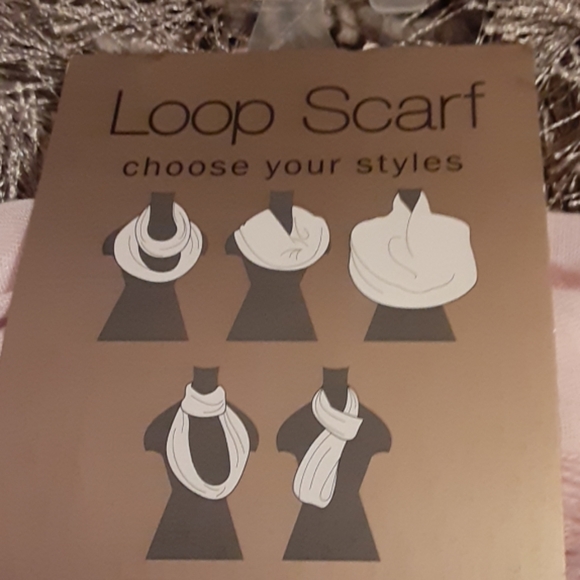 LOOP LIGHT PINK INFINITY SCARF W/ TASSELS - Picture 4 of 7